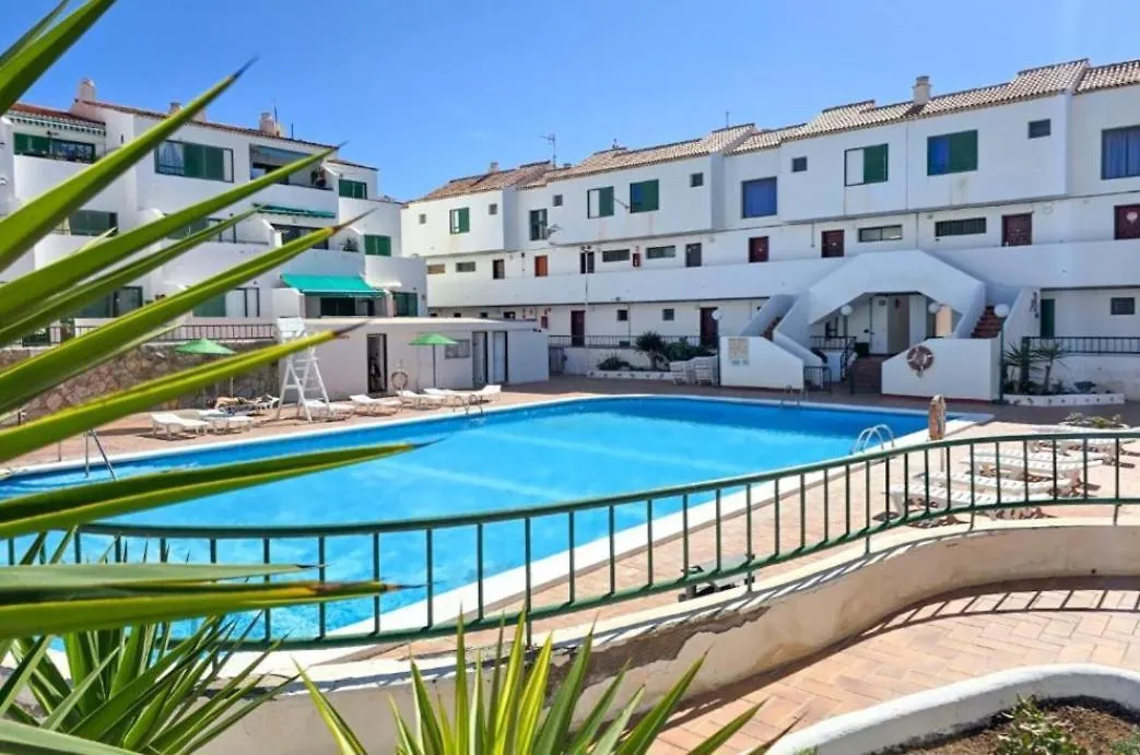 Alondras Green Aircon And Pool Arona