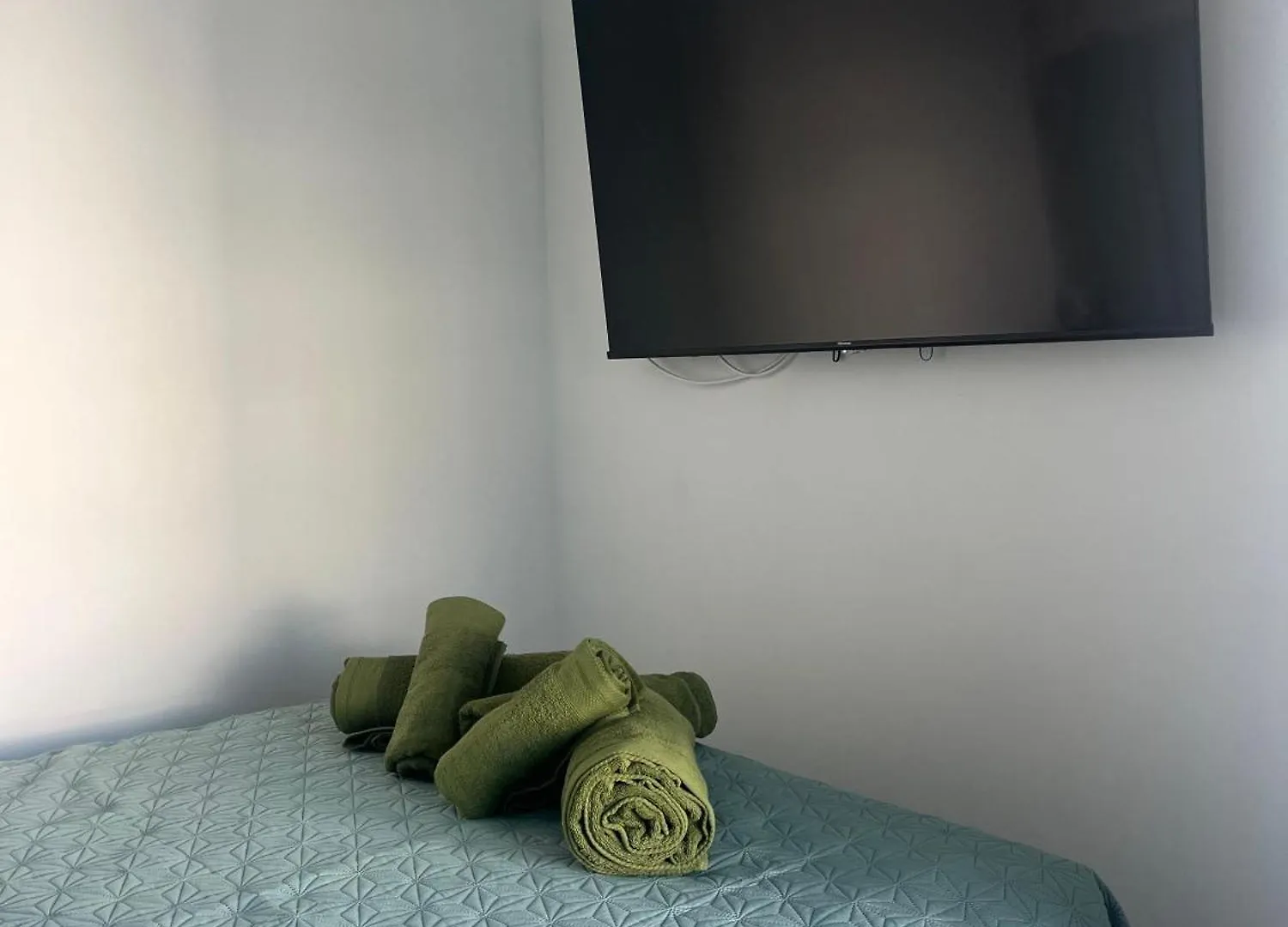 Alondras Green Aircon And Pool Arona